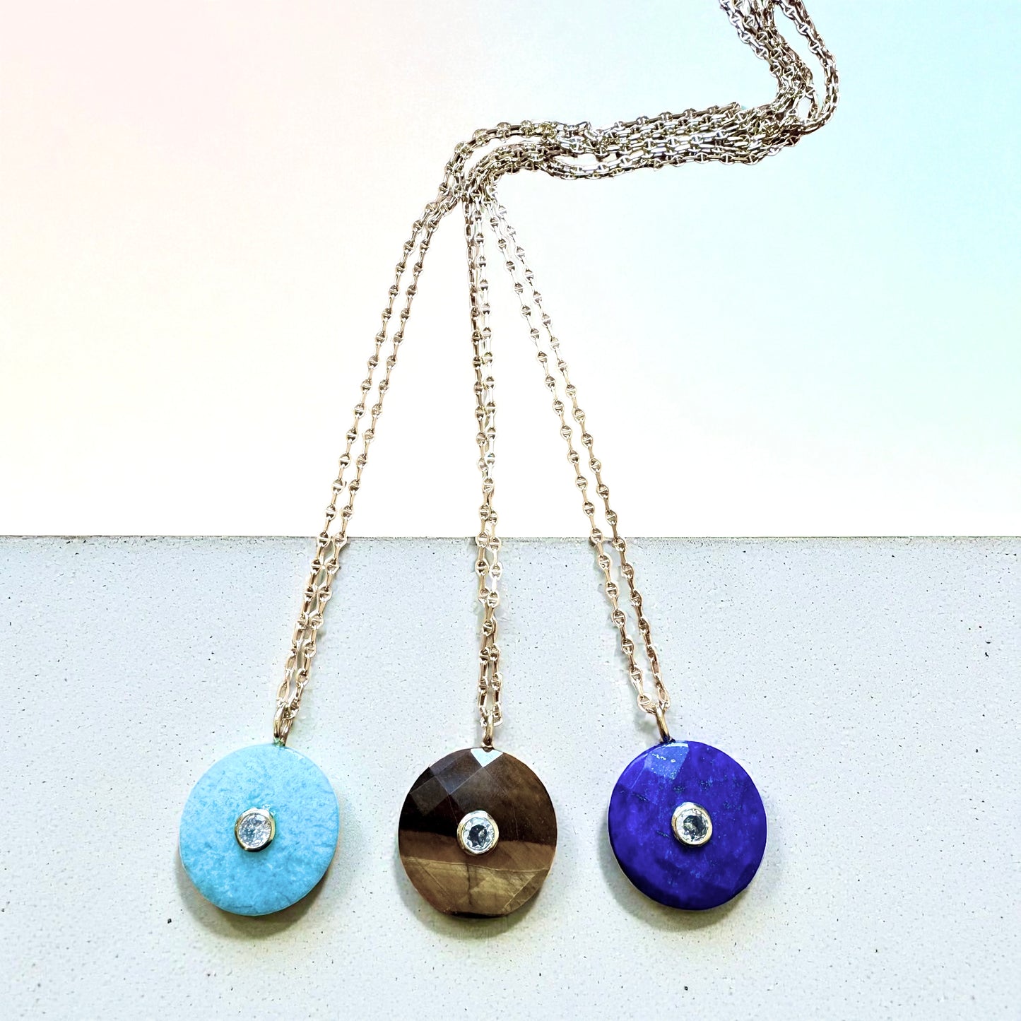 FACETED GEMSTONE CIRCLE PENDANT NECKLACE